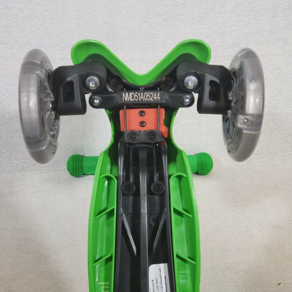 Micro Mini Deluxe Scooter alttan gorunum