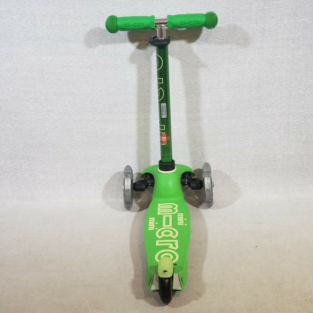 Micro Mini Deluxe Scooter arkadan gorunum