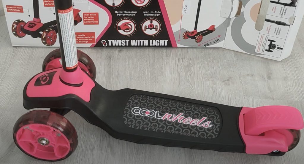 Cool Wheels Twist 3 Tekerlekli Scooter genel gorunum taban